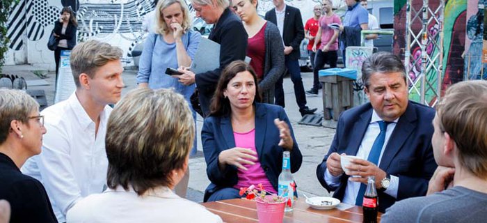 Sigmar Gabriel und Sandra Scheeres besuchen Drop In e.V.